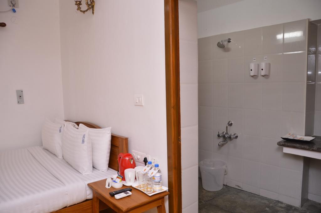 Cours Chabrol Hotel Pondicherry Bilik gambar